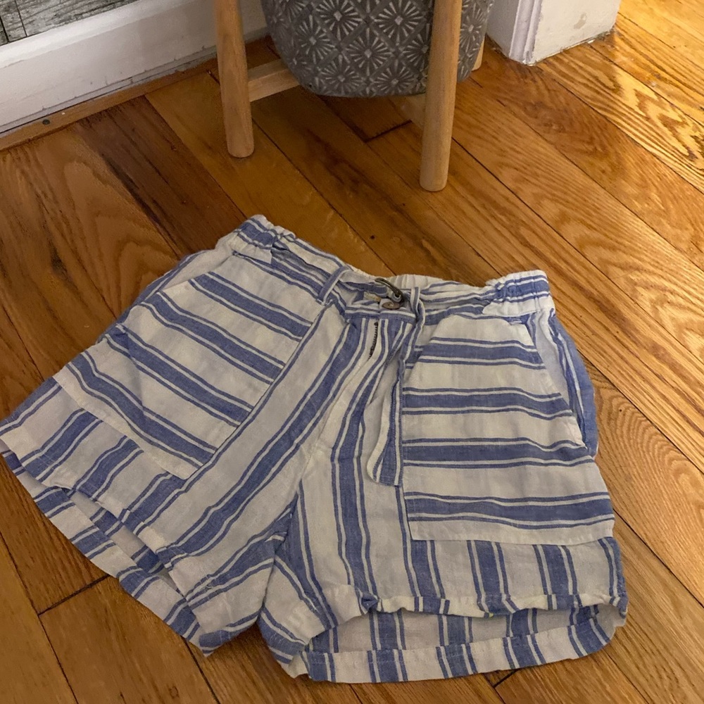 C&C California- Super cute linen shorts